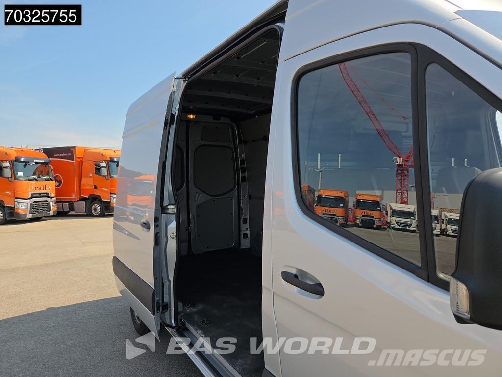 Mercedes-Benz Sprinter 215 CDI Automatik 150PS L2H2 Klima Kamera Lätta skåpbilar