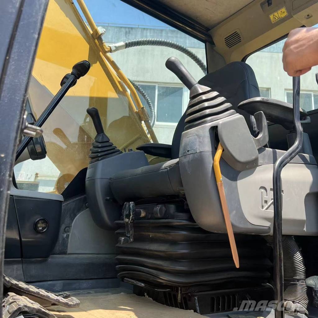 CAT 325D2 حفارات زحافة