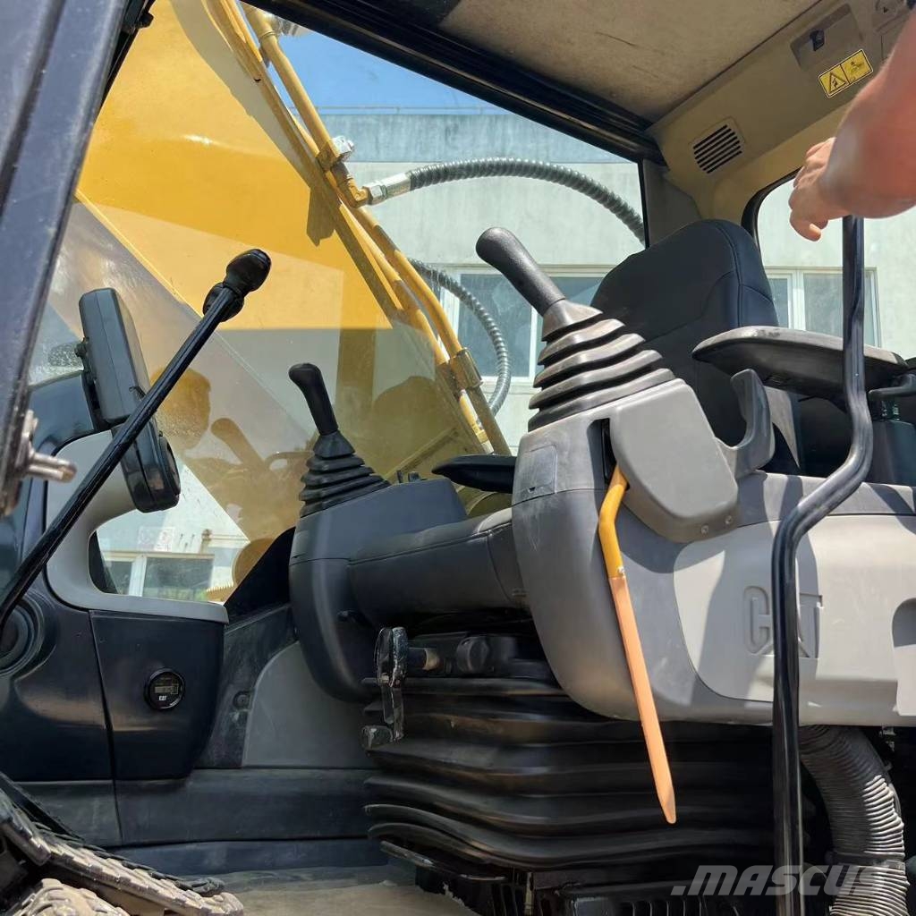 CAT 325D2 حفارات زحافة