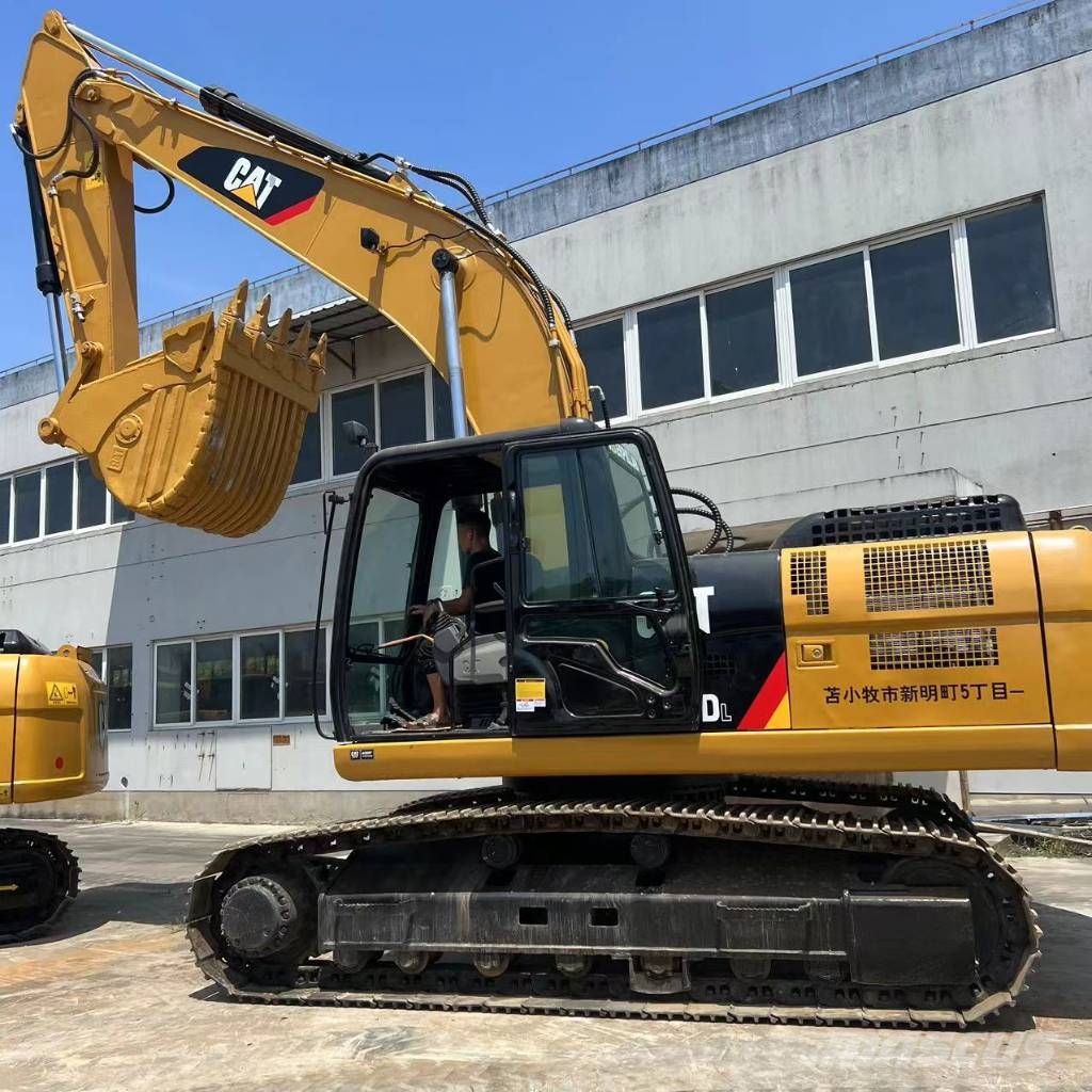 CAT 325D2 حفارات زحافة