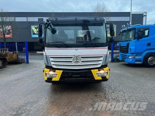 Mercedes-Benz 1327 裝載運輸卡車