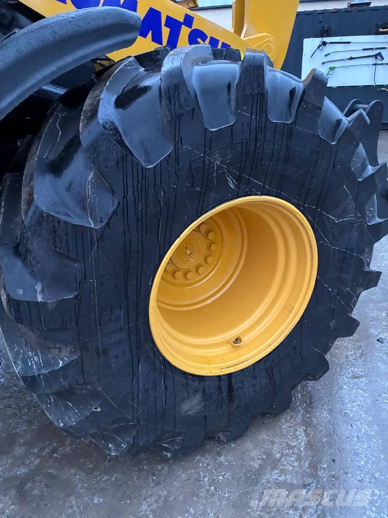 Komatsu WA 270-8E0 Pyöräkuormaajat