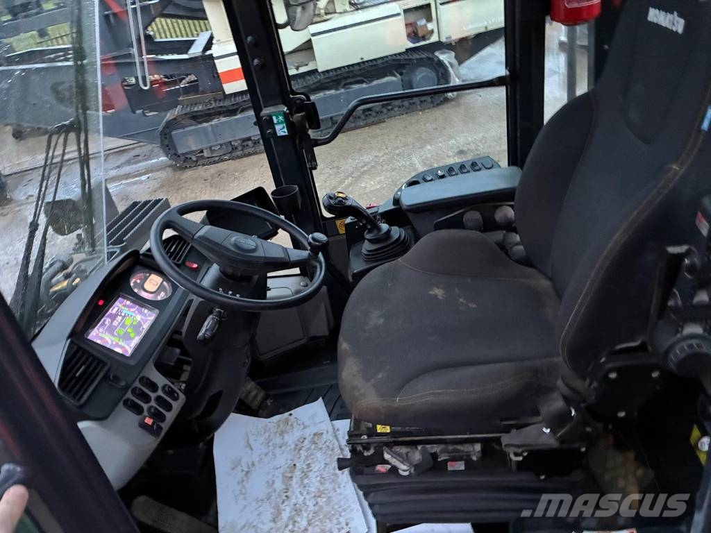 Komatsu WA 270-8E0 Pyöräkuormaajat