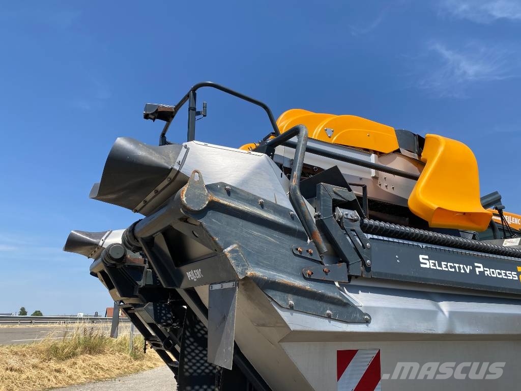 Pellenc OPTIMUM 530 Selectiv'Process2 endommagée ماكينات حصد الكروم