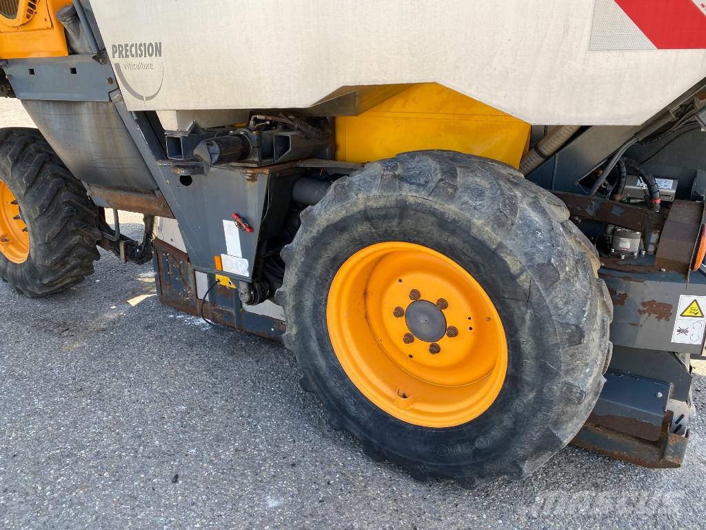 Pellenc OPTIMUM 530 Selectiv'Process2 endommagée ماكينات حصد الكروم