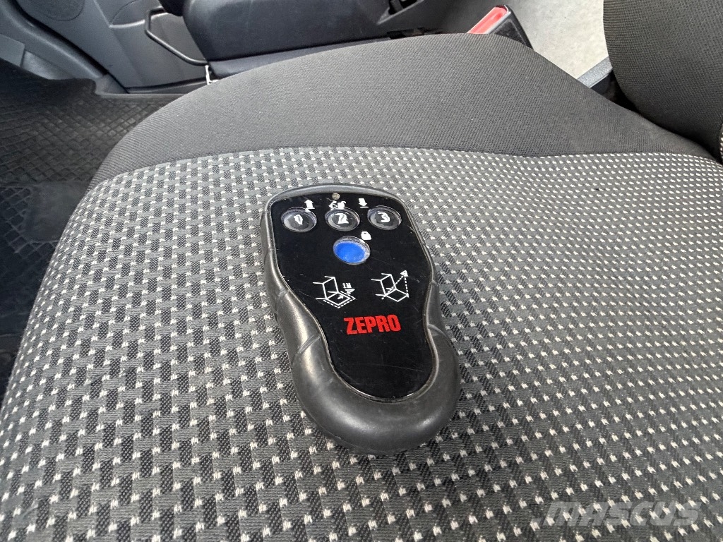 Mercedes-Benz Sprinter 310 CDI perälaudalla Varevogne