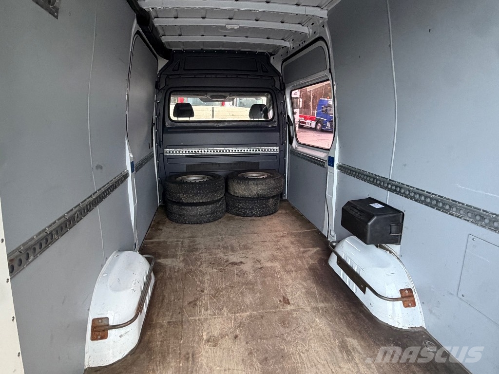 Mercedes-Benz Sprinter 310 CDI perälaudalla Varevogne