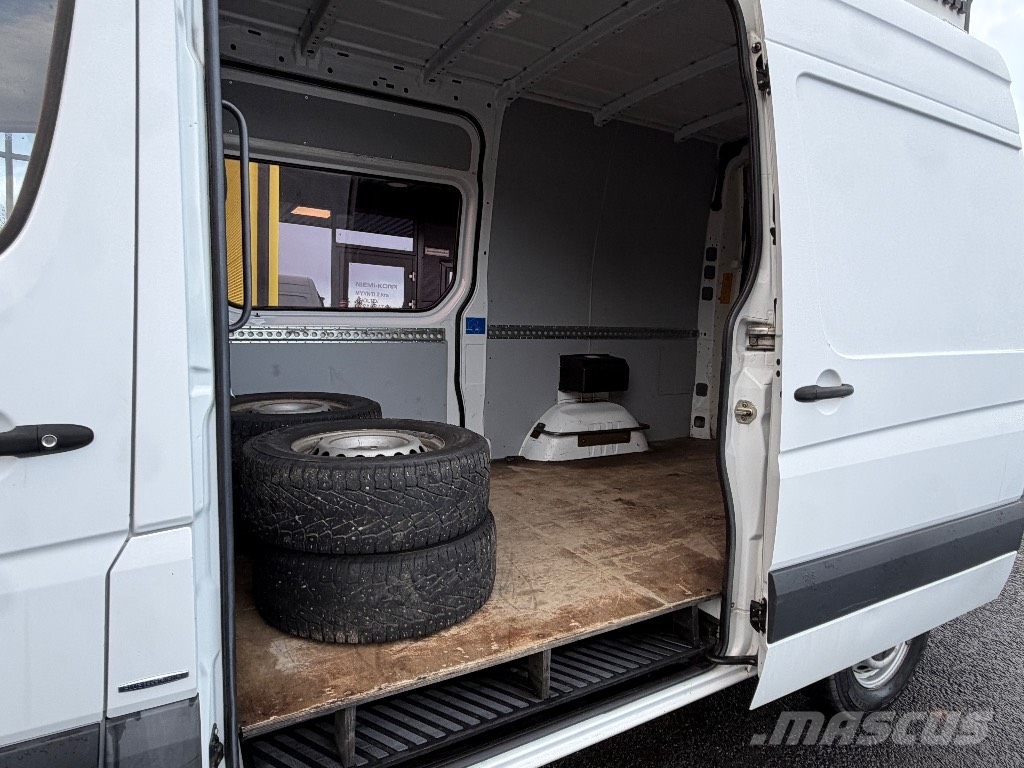 Mercedes-Benz Sprinter 310 CDI perälaudalla Varevogne