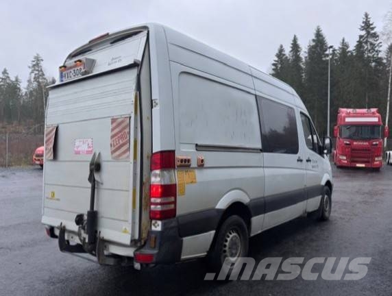 Mercedes-Benz Sprinter 310 CDI perälaudalla Transporterek