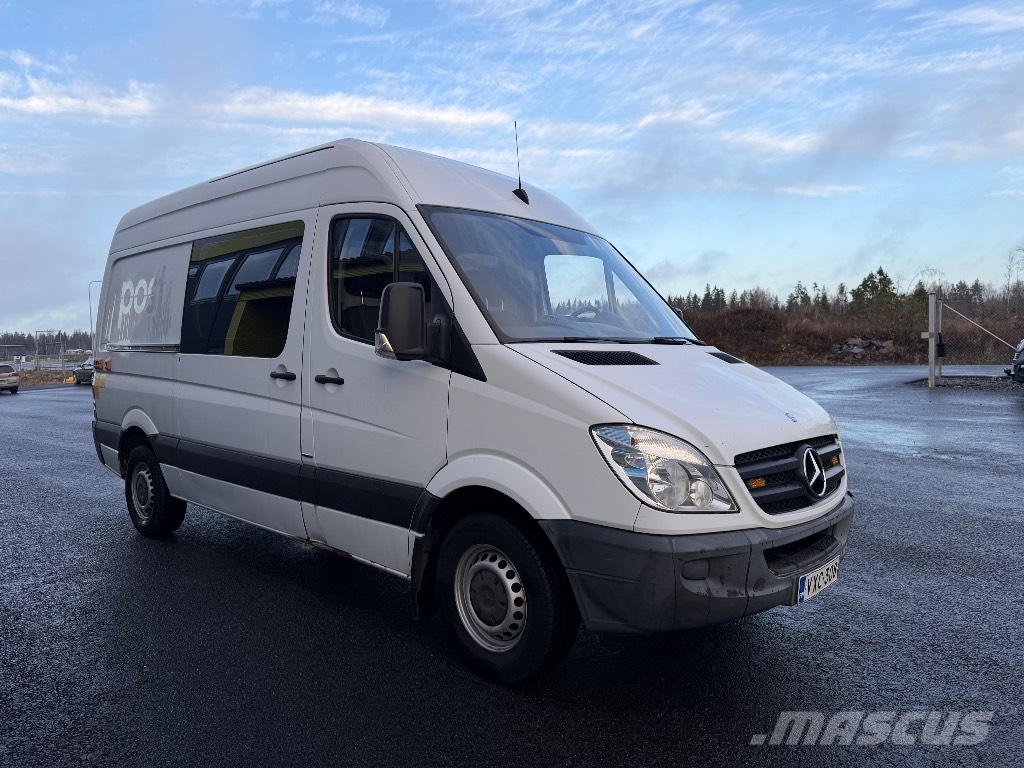 Mercedes-Benz Sprinter 310 CDI perälaudalla Varevogne