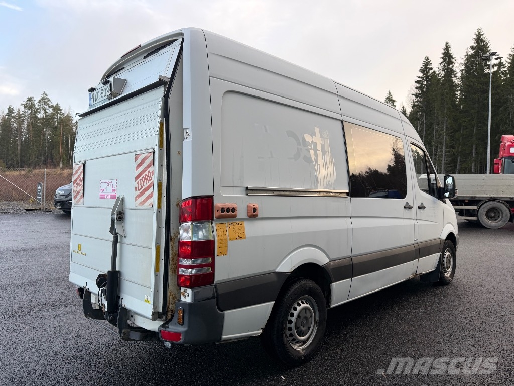 Mercedes-Benz Sprinter 310 CDI perälaudalla Varevogne