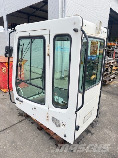 Liebherr USED CAB SERIE B Kabíny a interiér