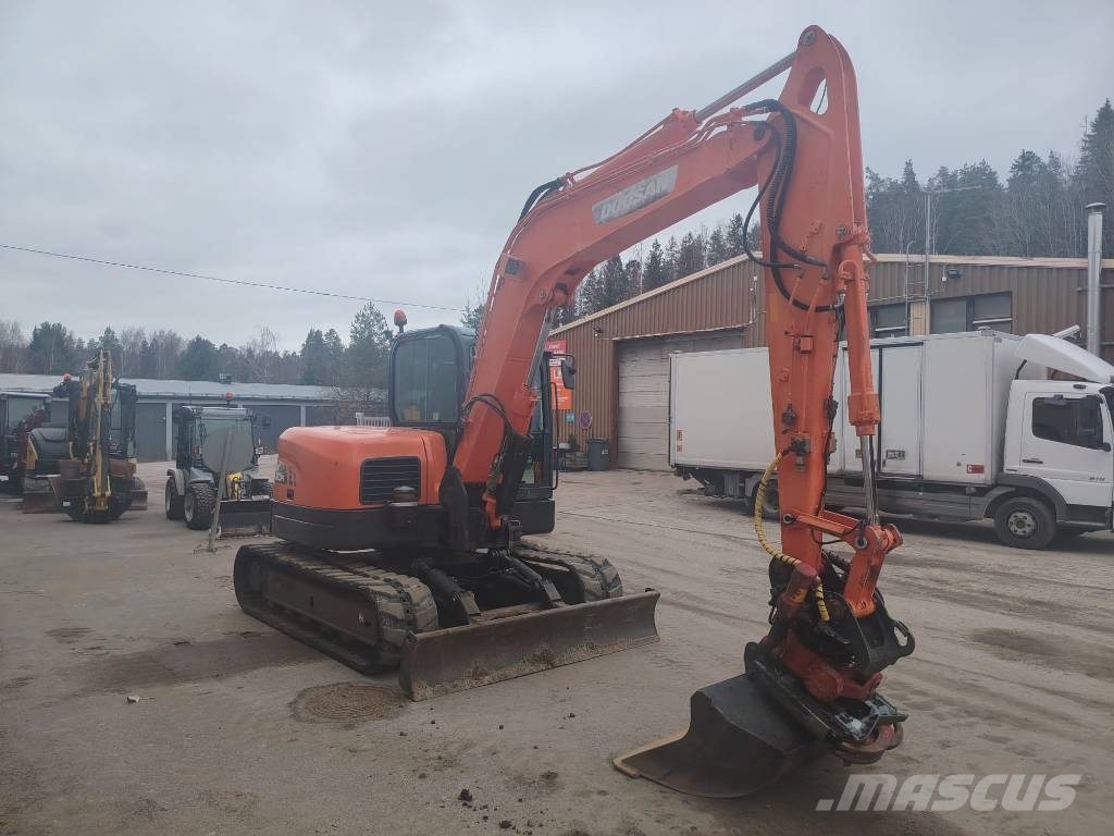 Doosan DX 80 R Közepes (midi) kotrók 7 t - 12 t