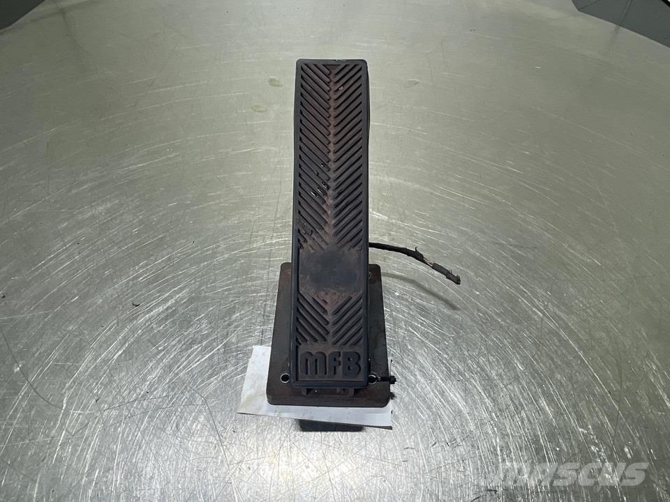 Liebherr L524-11692103-Gas pedal/Gaspedaal Cabina