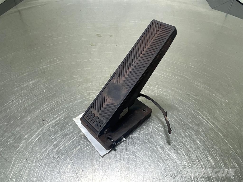 Liebherr L524-11692103-Gas pedal/Gaspedaal Cabina