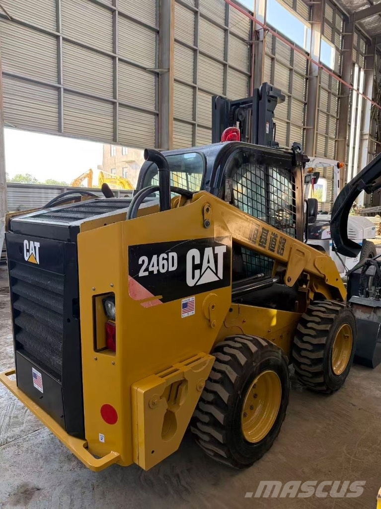 CAT 246 D Φορτωτάκια