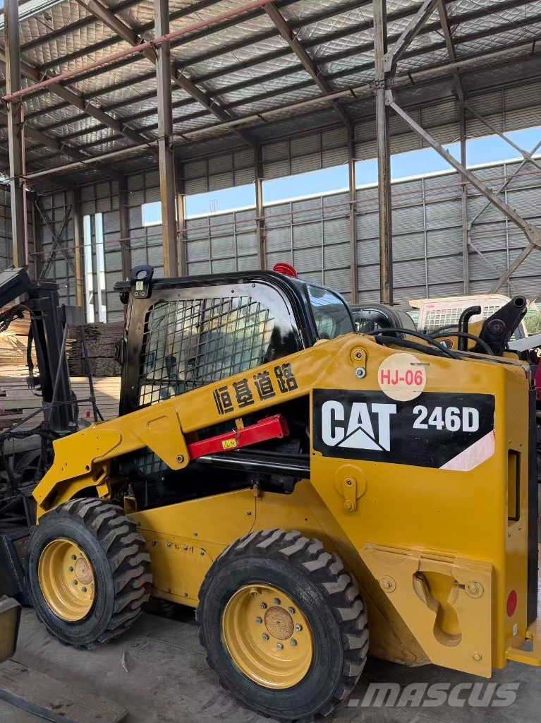 CAT 246 D Φορτωτάκια