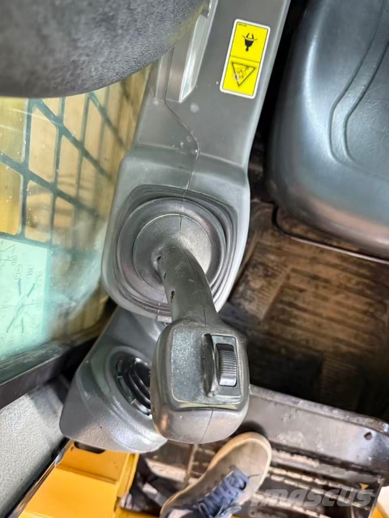 CAT 246 D Φορτωτάκια
