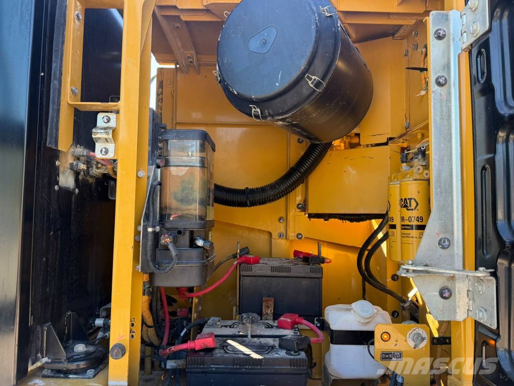 CAT 352F Vikšriniai ekskavatoriai