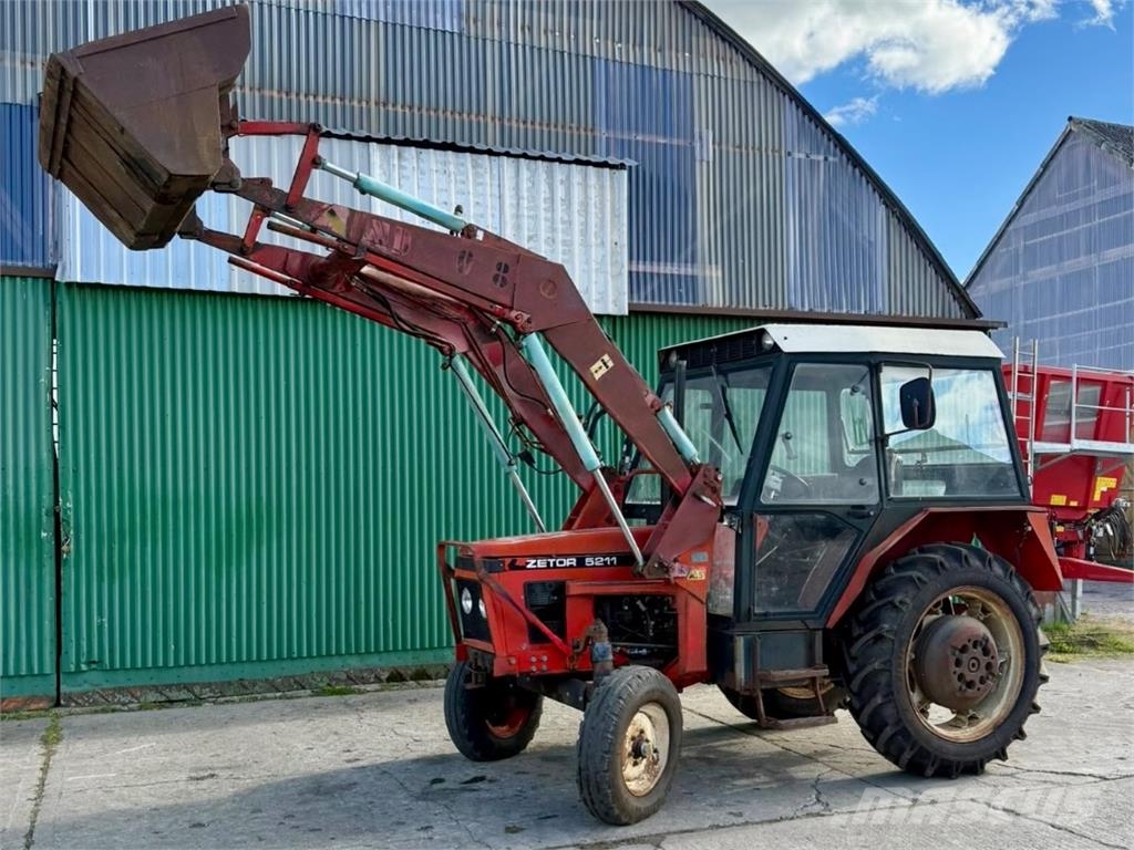 Zetor 5211 + FL Sonstige Landmaschinen