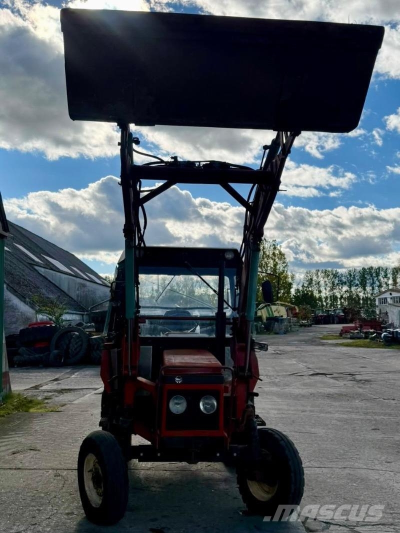 Zetor 5211 + FL Sonstige Landmaschinen