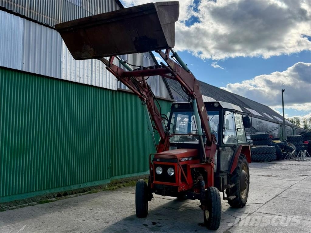 Zetor 5211 + FL Sonstige Landmaschinen