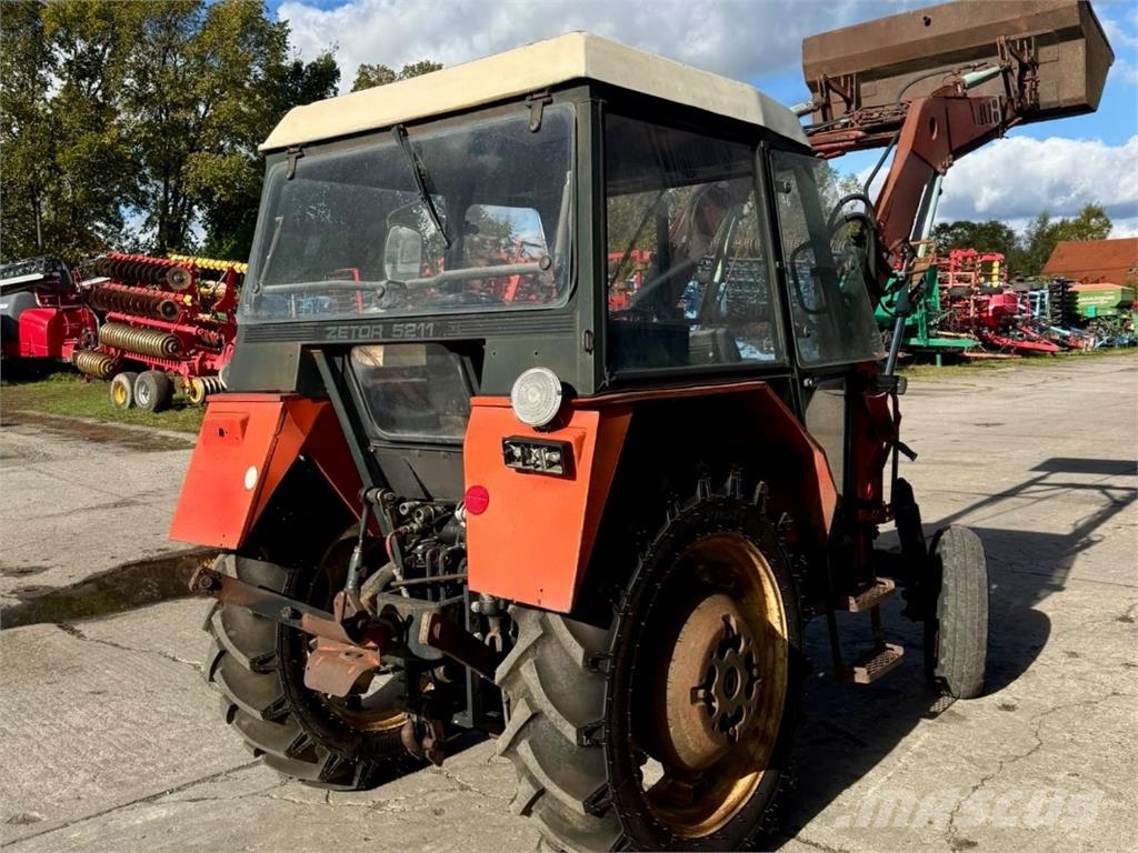 Zetor 5211 + FL Sonstige Landmaschinen