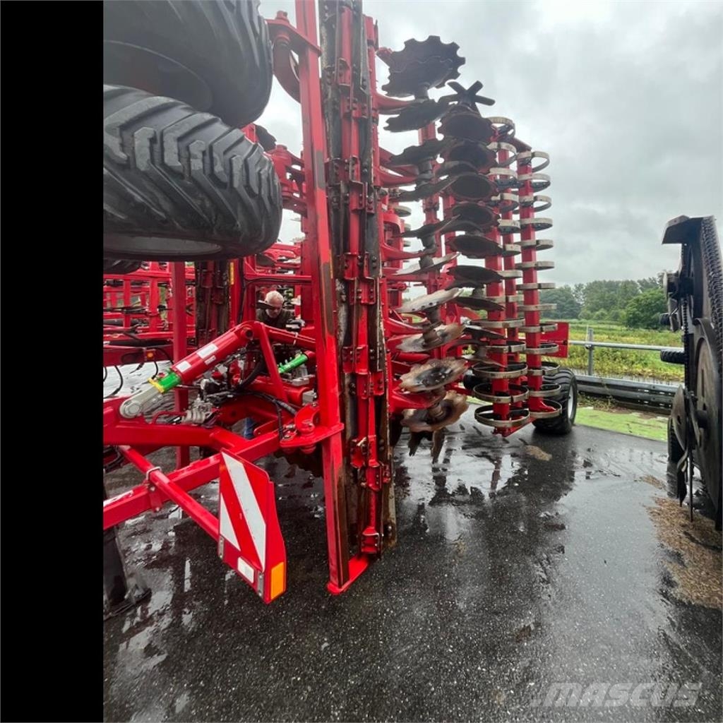 Horsch JOKER 6RT MIT MESSERWALZE Scheibeneggen
