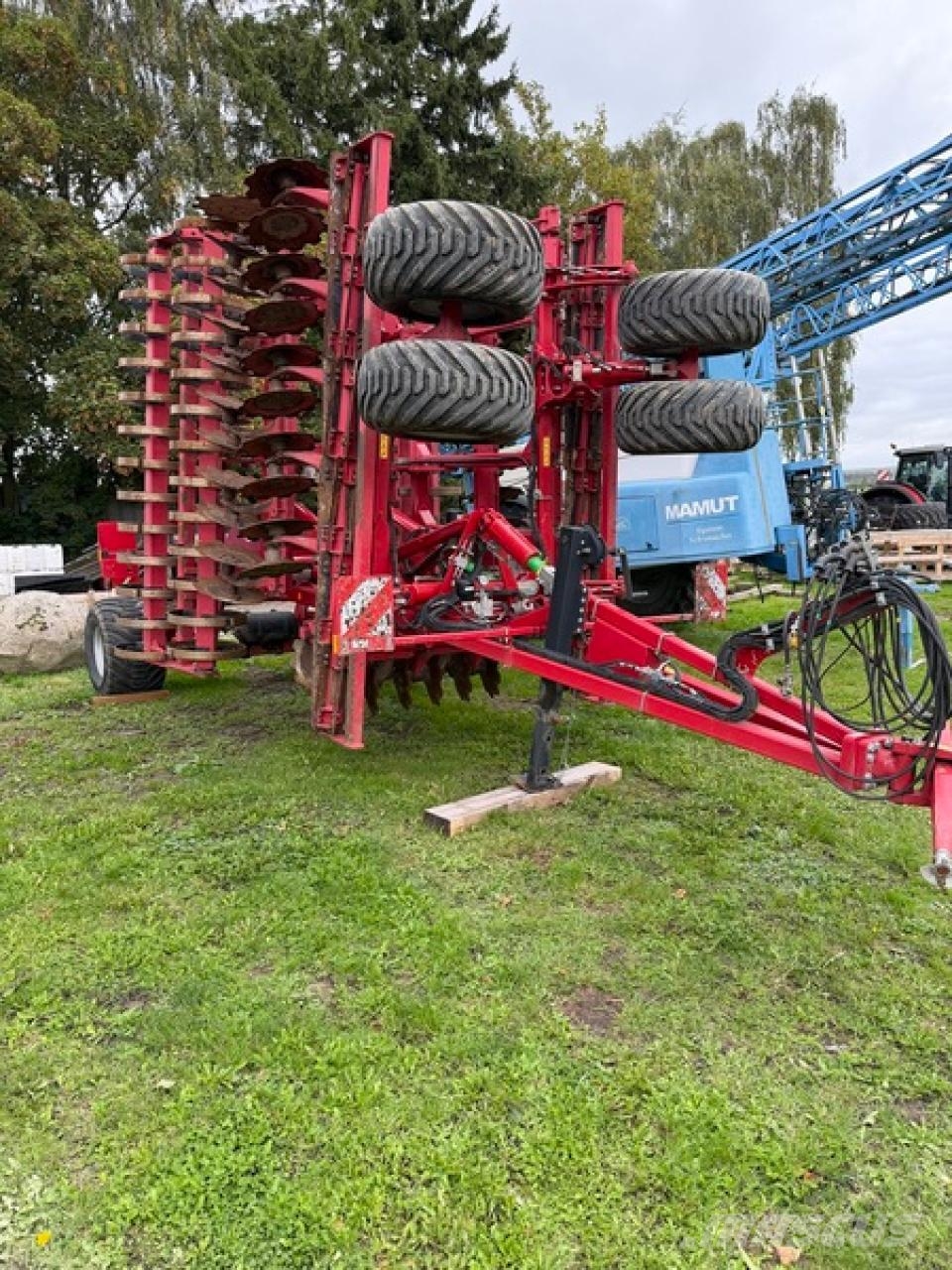 Horsch JOKER 6RT MIT MESSERWALZE Scheibeneggen