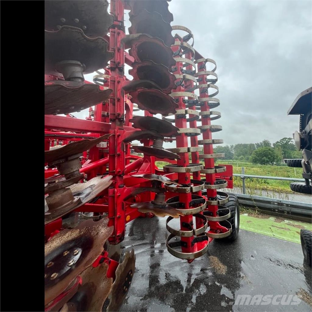 Horsch JOKER 6RT MIT MESSERWALZE Scheibeneggen