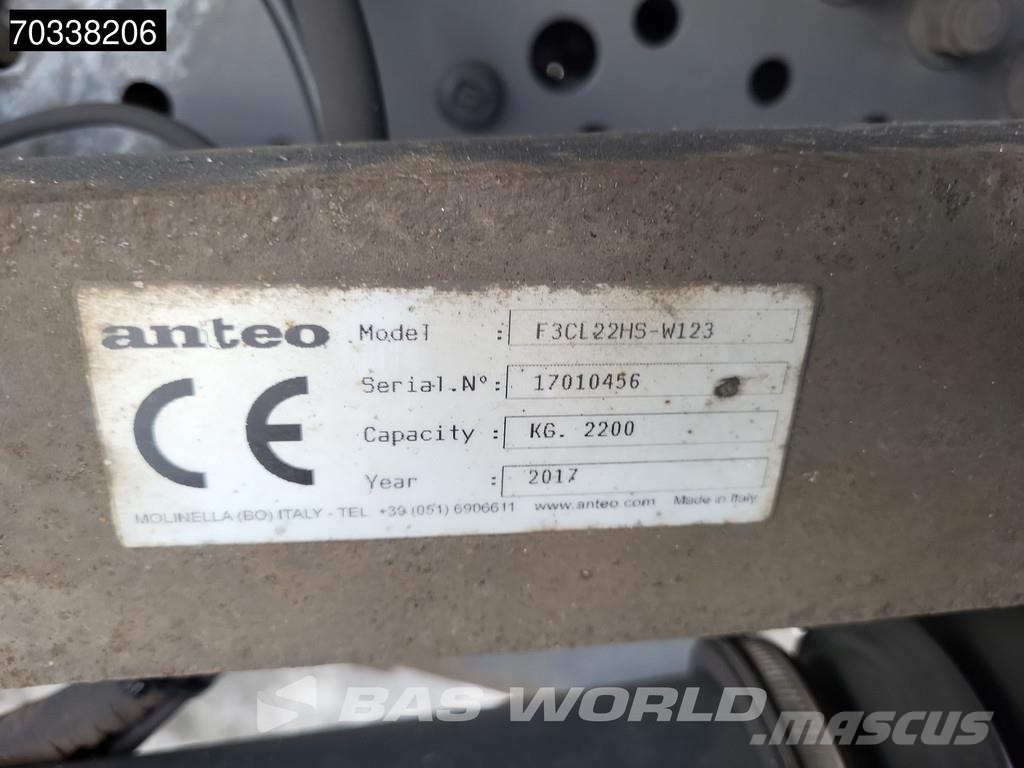 Mercedes-Benz Antos 2124 4X2 6-Cylinder Engine NL-Truck Euro 6 Грузовики-Фургоны