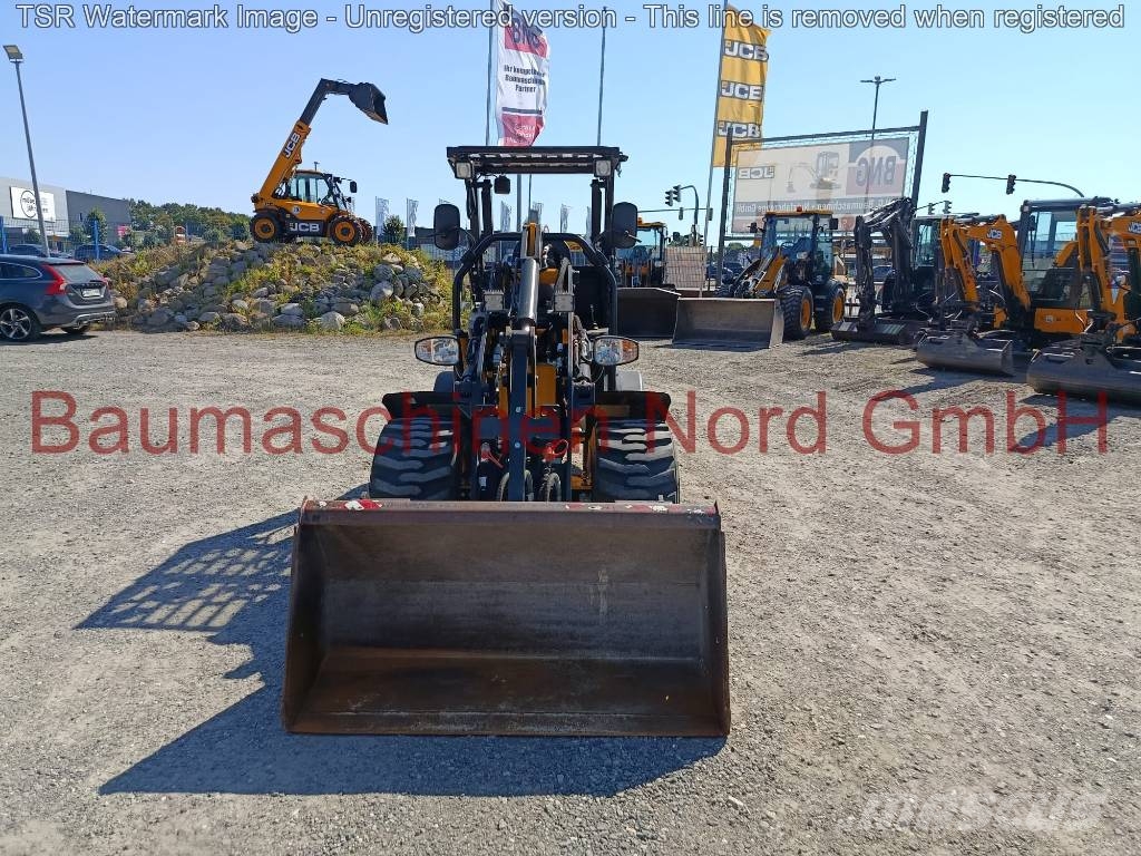 JCB 403 PLUS 50PS Klappdach Demo Iekrāvēji uz riteņiem