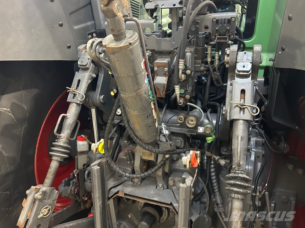 Fendt 828 S4 Profi Plus Трактори
