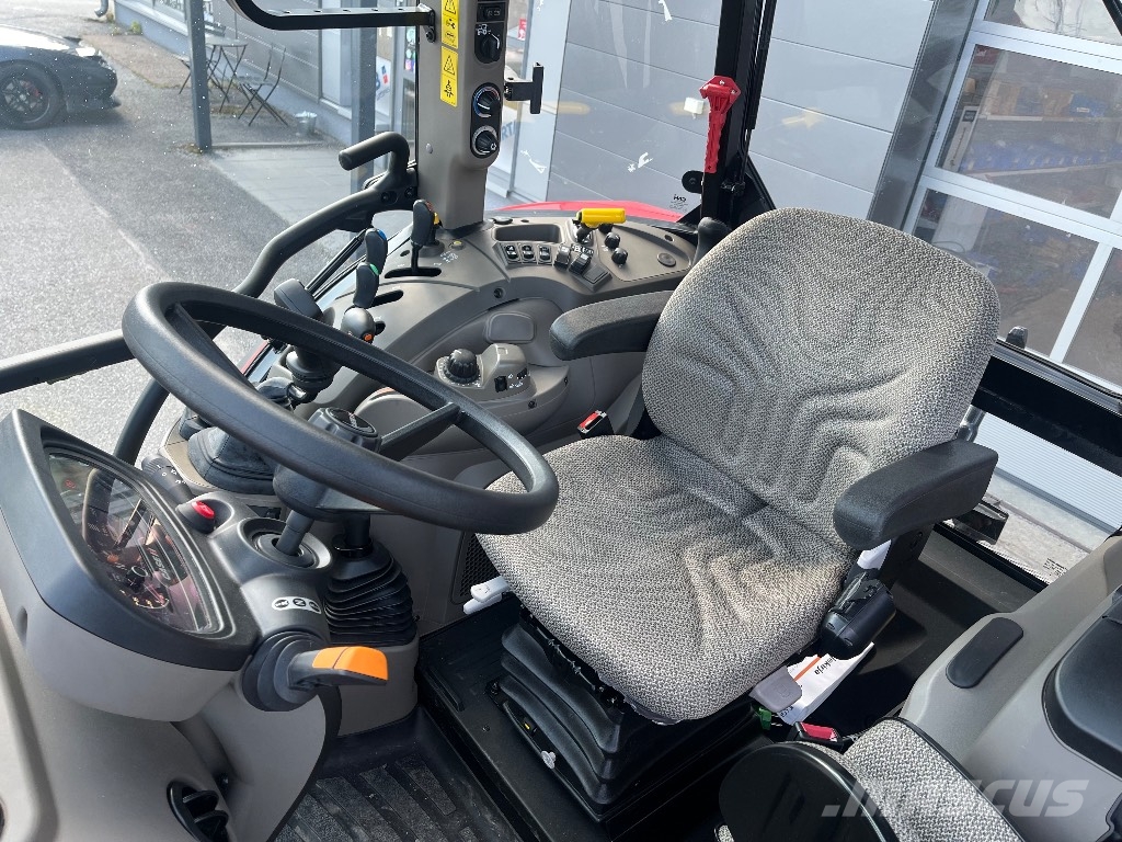 Case IH Farmall 120 C الجرارات