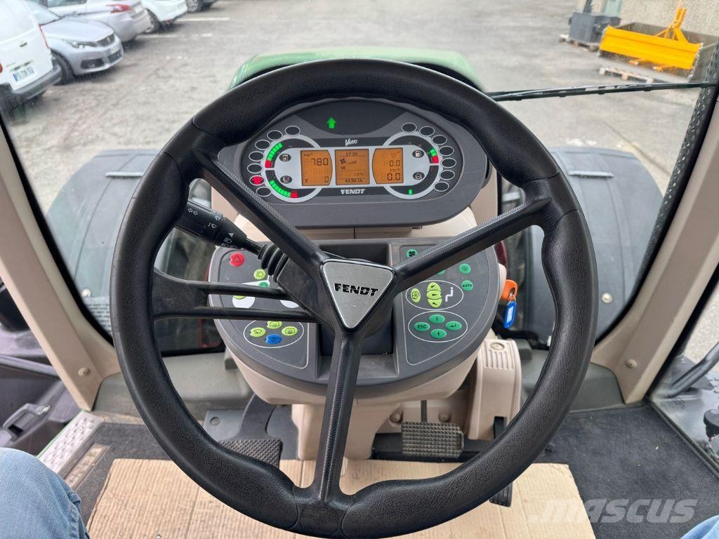 Fendt 826 scr Profi + Tractors