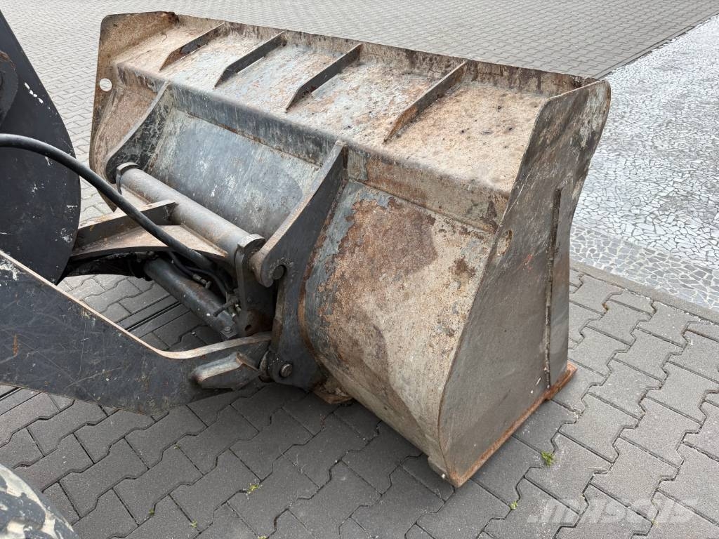Volvo L 30 B 輪胎式裝載機