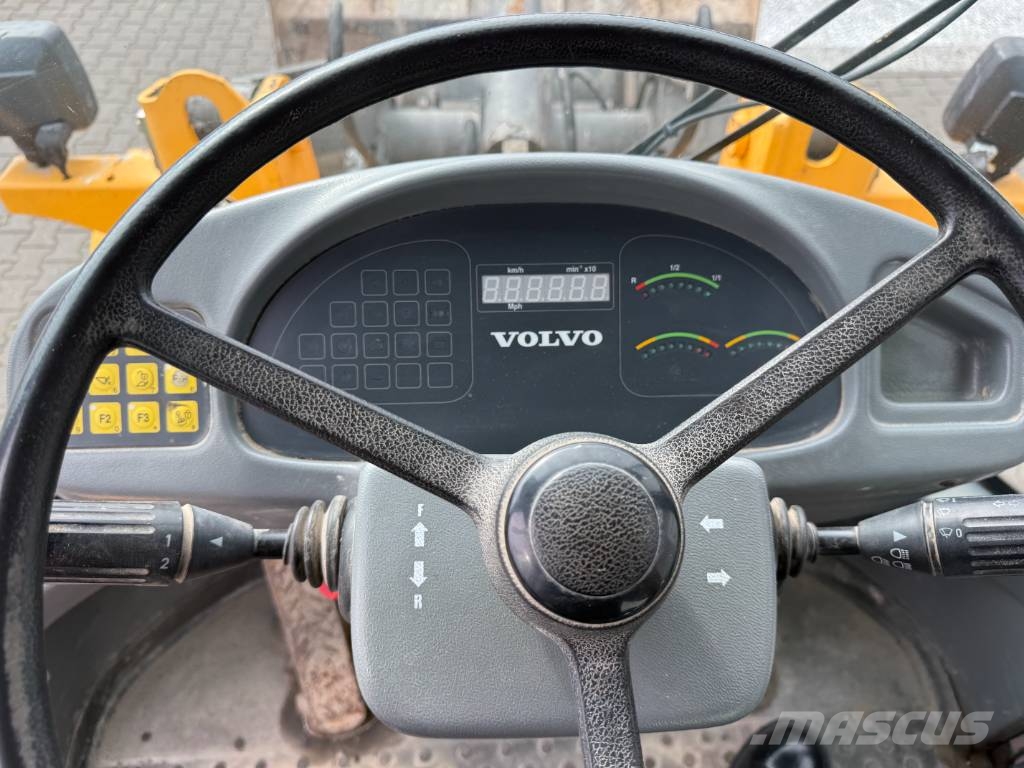 Volvo L 30 B 輪胎式裝載機