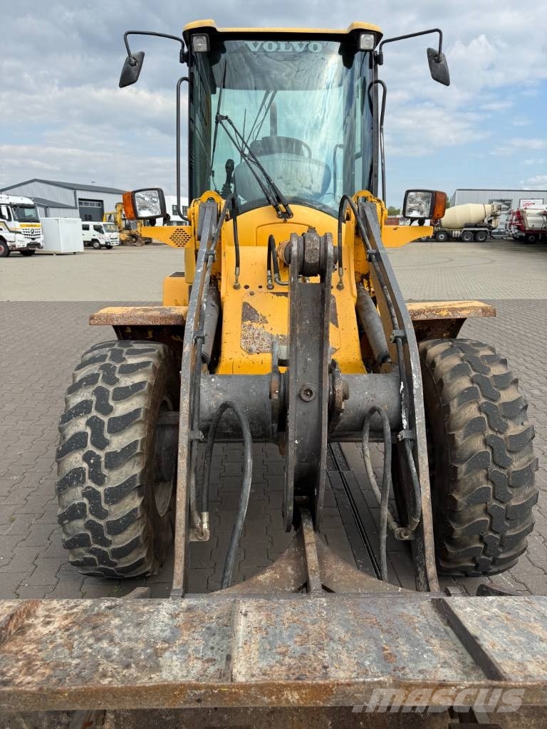 Volvo L 30 B 輪胎式裝載機
