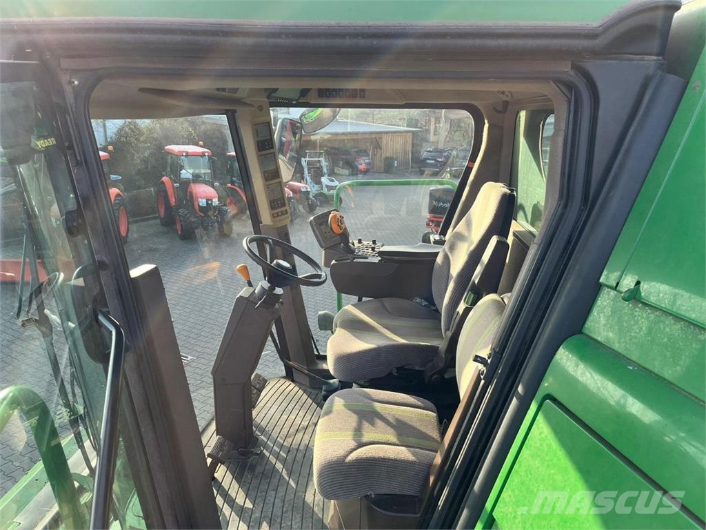 John Deere W540 Mietitrebbiatrici