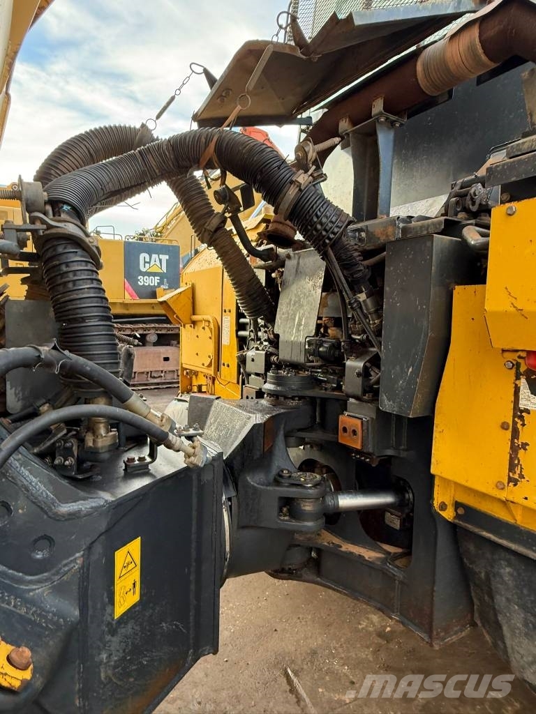 Komatsu HM 400-2 //BJ. 2008/13430/Klima/6X6/ Midjestyrd dumper