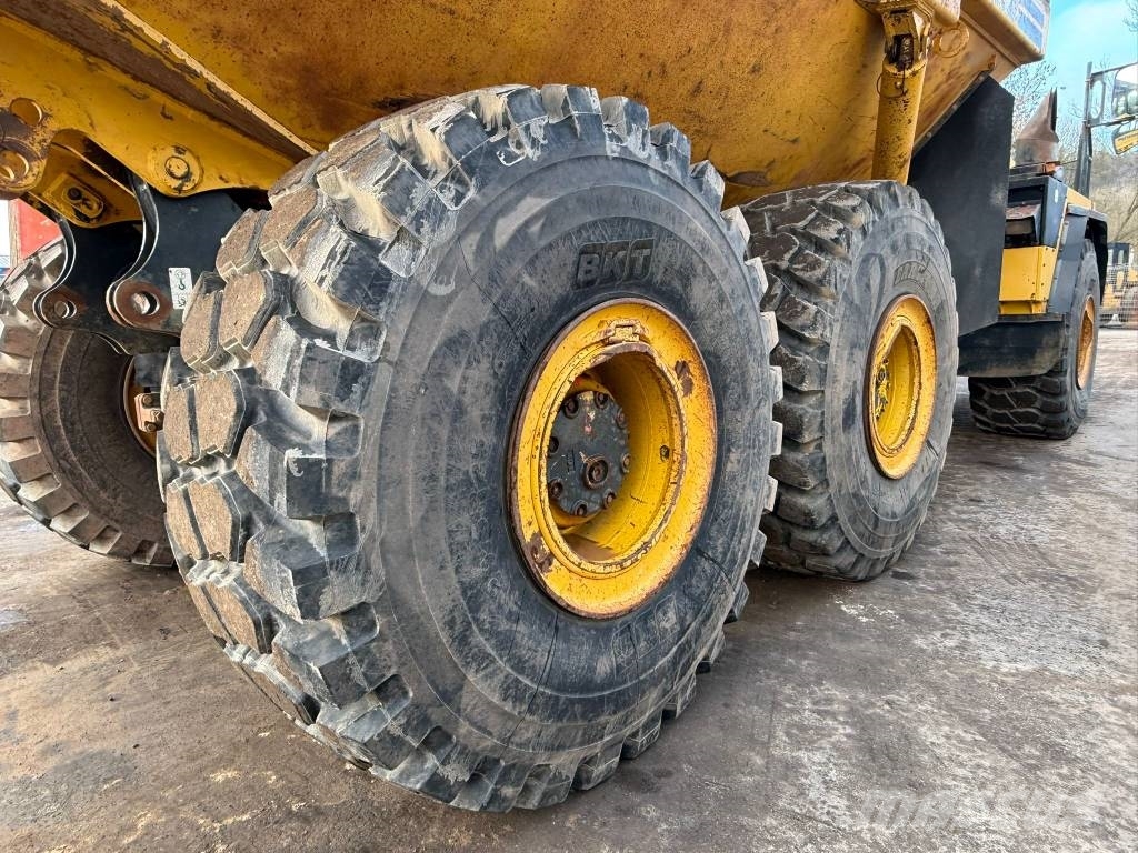 Komatsu HM 400-2 //BJ. 2008/13430/Klima/6X6/ Midjestyrd dumper