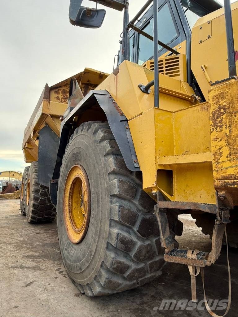 Komatsu HM 400-2 //BJ. 2008/13430/Klima/6X6/ Midjestyrd dumper