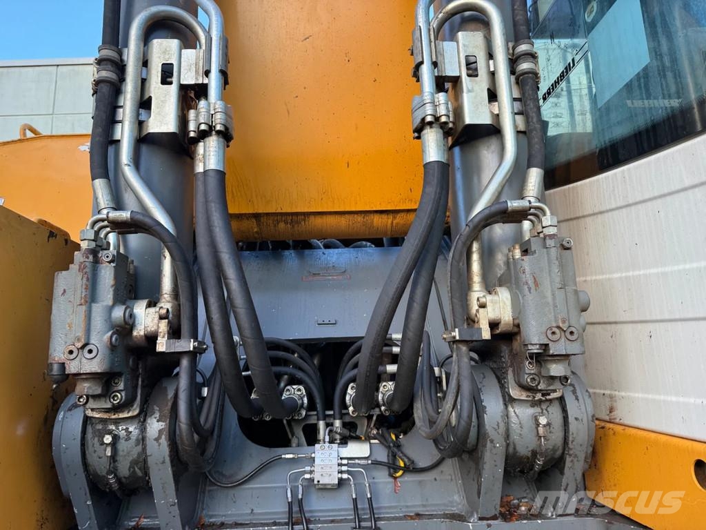 Liebherr R946 Raupenbagger
