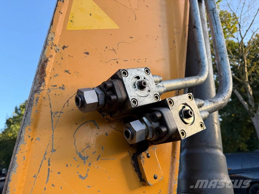 Liebherr R946 Raupenbagger