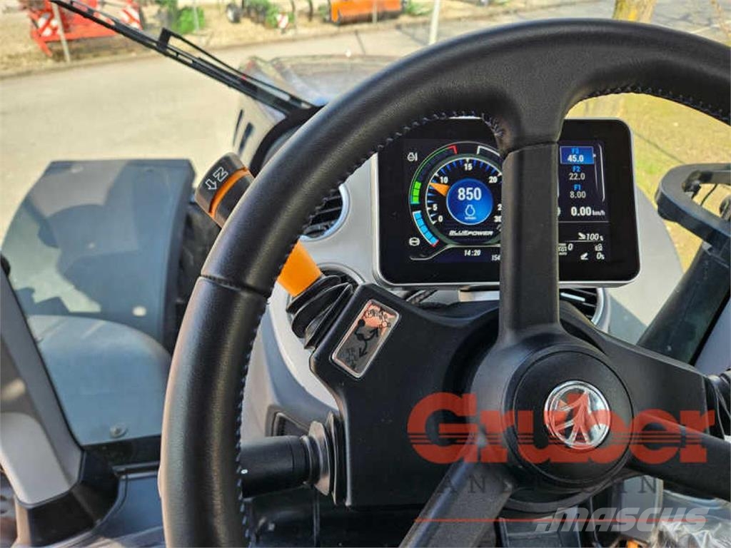 New Holland T7.315 Auto Command Tractors