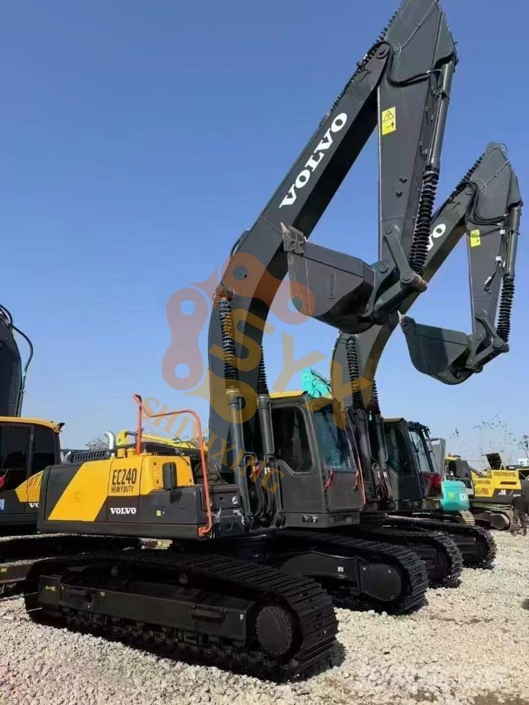 Volvo EC 240 D حفارات زحافة