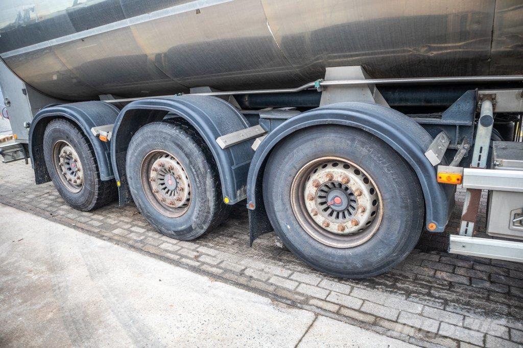 ETA CITERNE LAIT/MILCH/MILK 29000L Semi-trailer med Tank