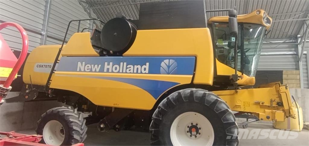 New Holland CSX7070 Mähdrescher