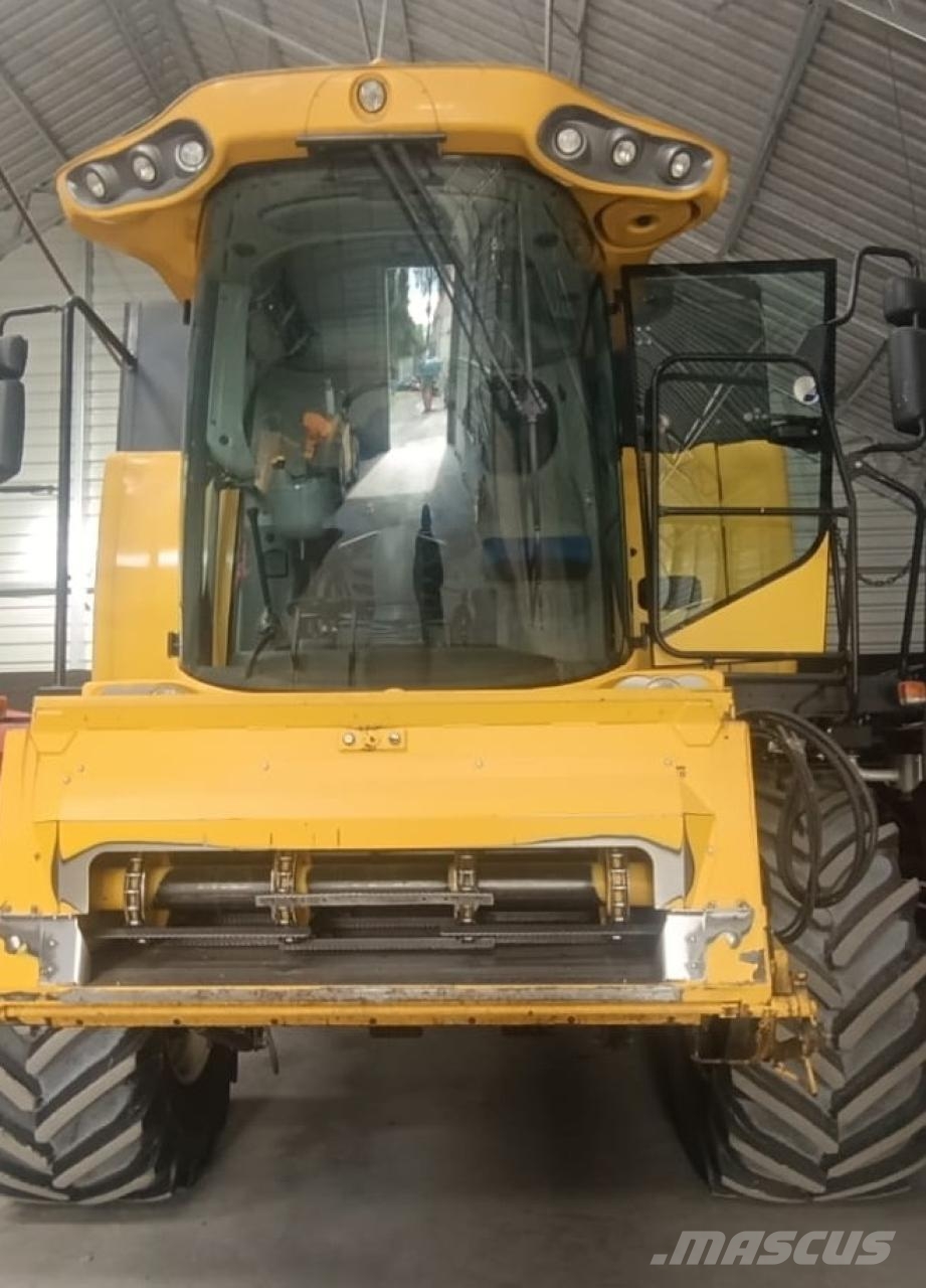 New Holland CSX7070 Mähdrescher