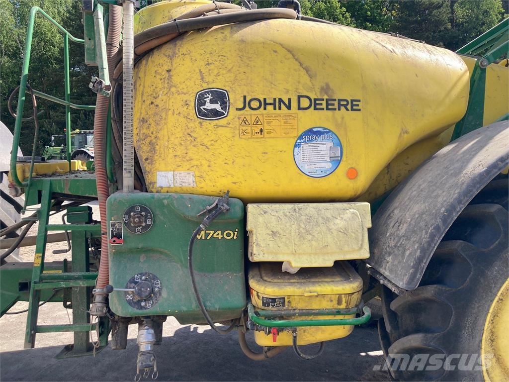 John Deere M740i 牽引型スプレイヤー
